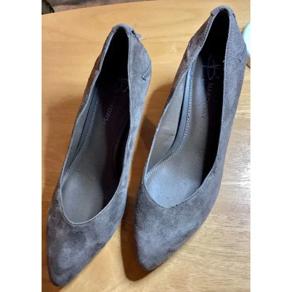 B Makowsky Women's Tan Suede Low Heel Classic Pumps Size 7 - Picture 2 of 14